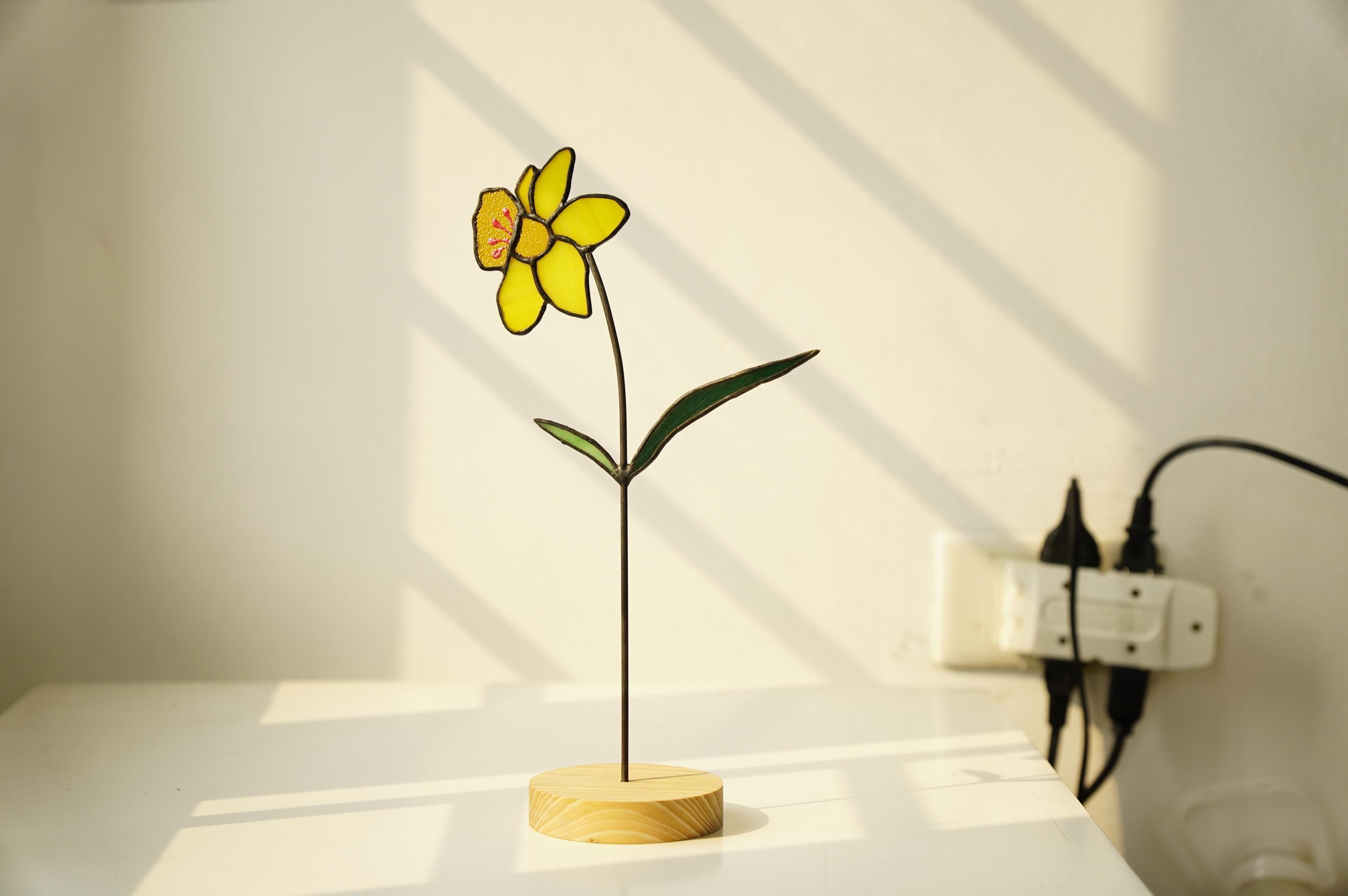 Daffodil Stained Glass March Birth Flower, Window & Wall Art Sun catcher Gift for Mom, Home Decor Modern Stained Glass Plant