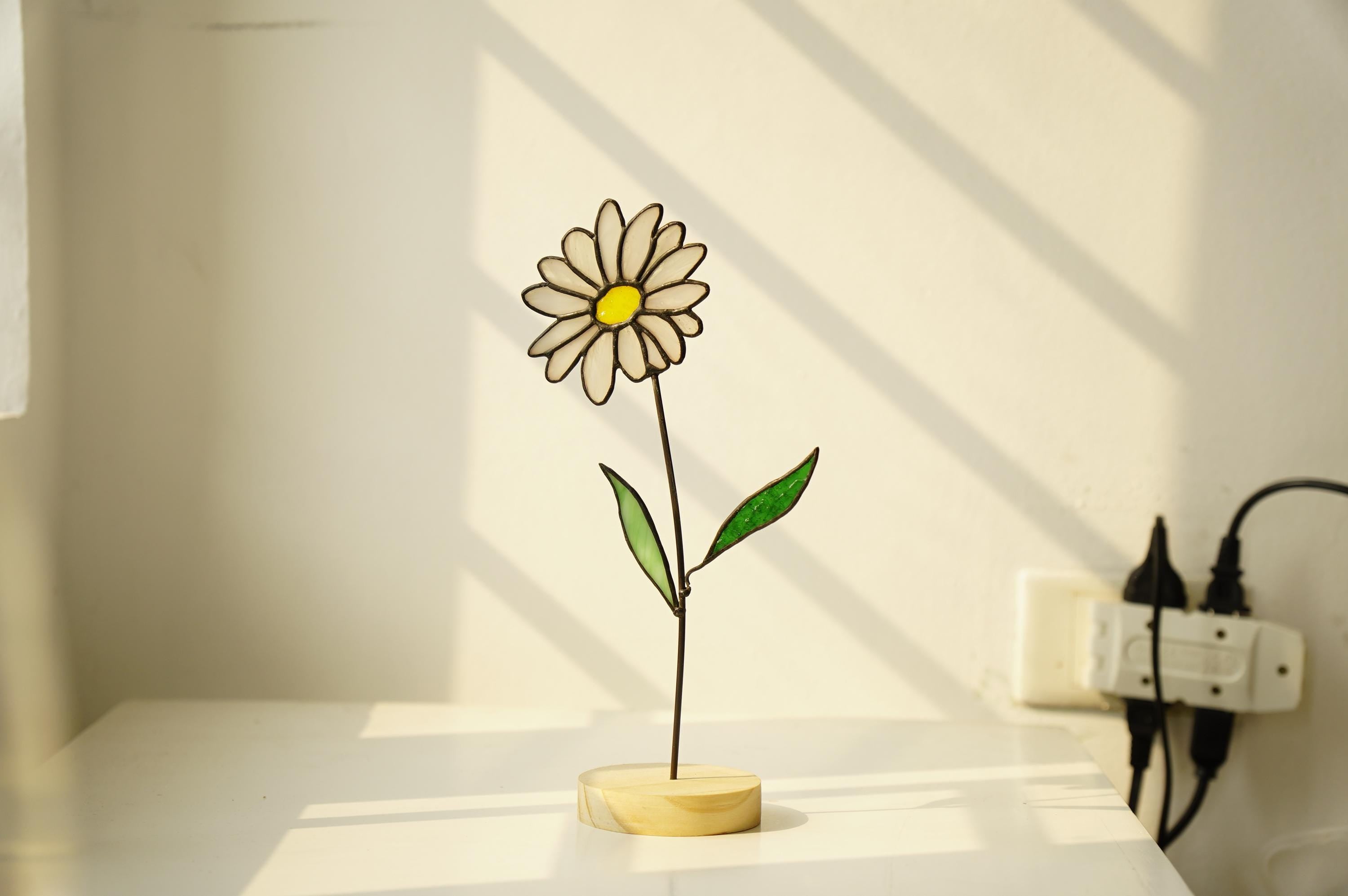 Daisy Stained Glass Flower - Cheerful Floral Home Decor, Window Suncatcher, Gift for Mom, Teacher & Birthdays, Faux Stained Glass Art