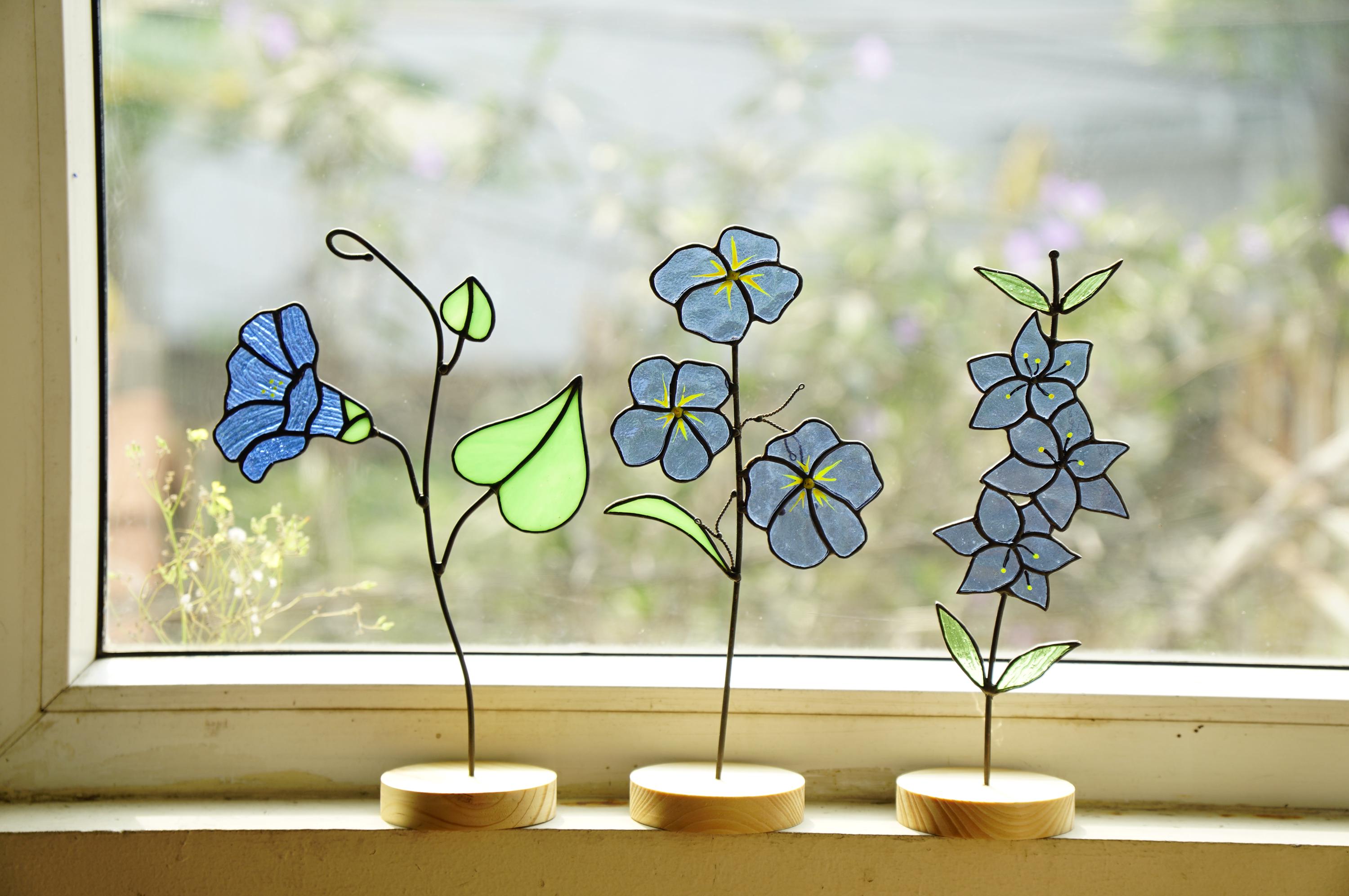 Stained Glass ForgetMeNot - Floral Home Decor, Faux Suncatcher Flower, Gift for Mom, Birthday & Teacher Gift, Stained Glass Pattern