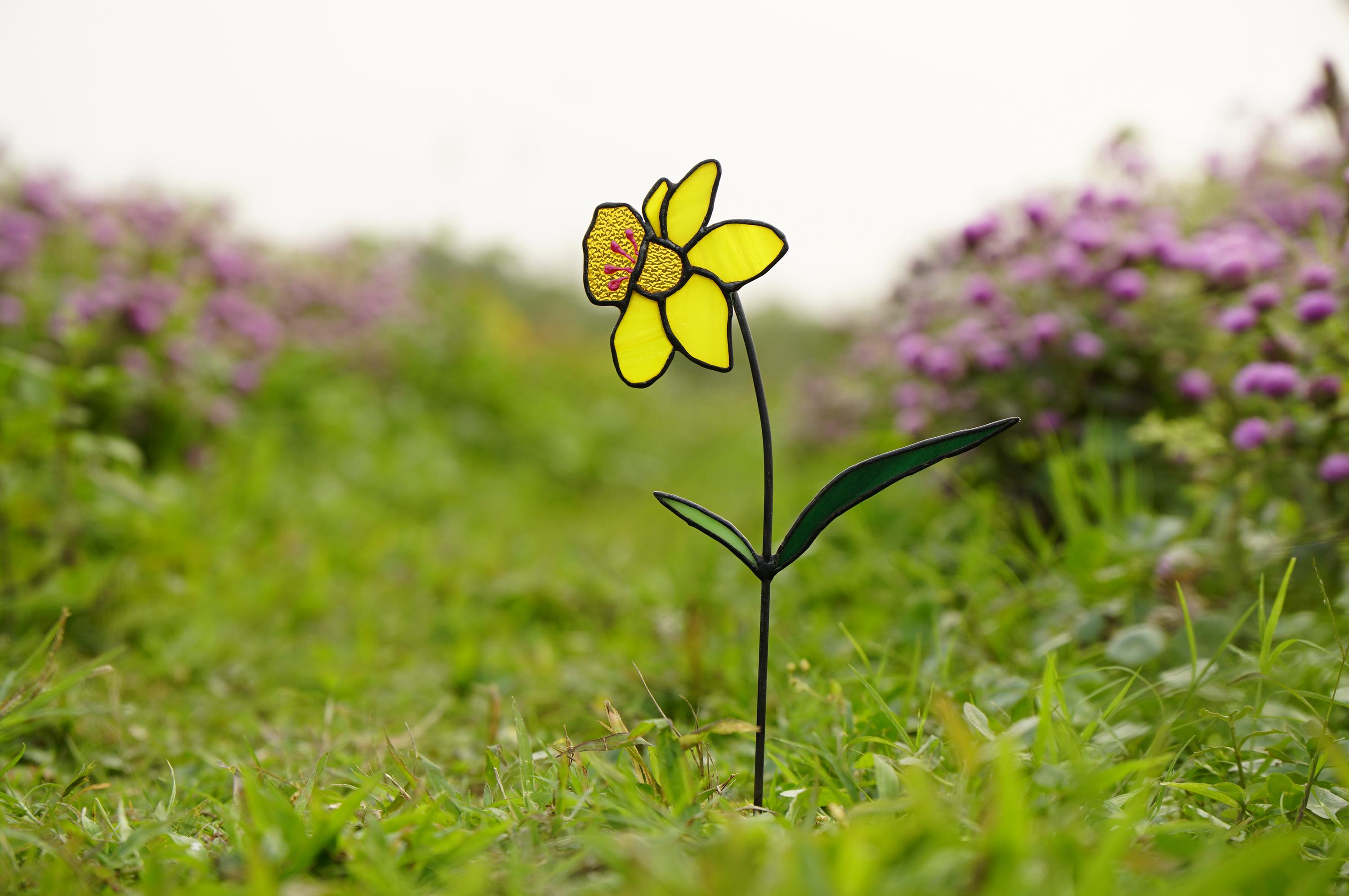 Daffodil Stained Glass March Birth Flower, Window & Wall Art Sun catcher Gift for Mom, Home Decor Modern Stained Glass Plant