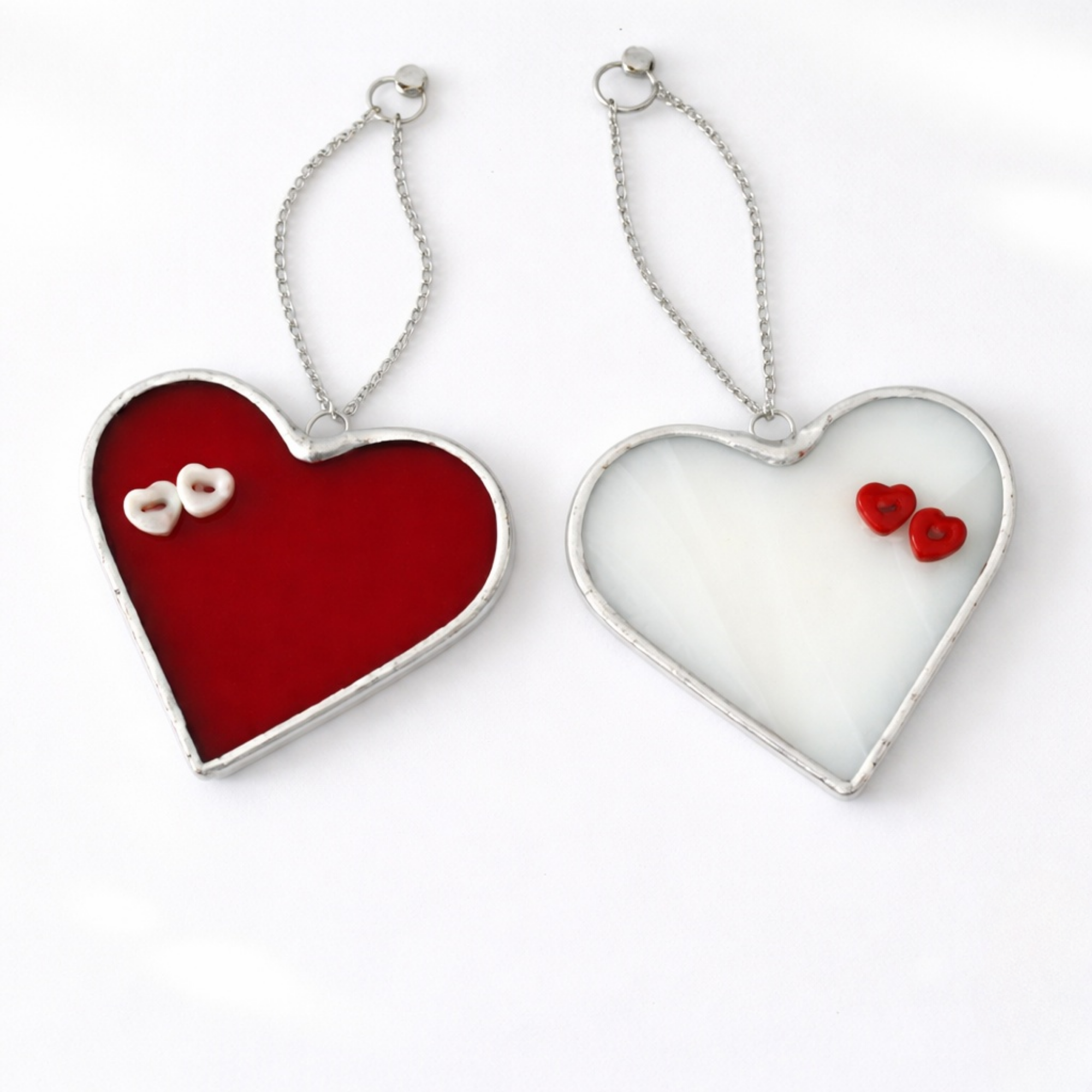 Red and White Stained Glass Heart Suncatcher – Romantic Couple Gift – Window Hanging Decor – Minimalist Love Art – Valentine’s Day & Anniversary Present for Her