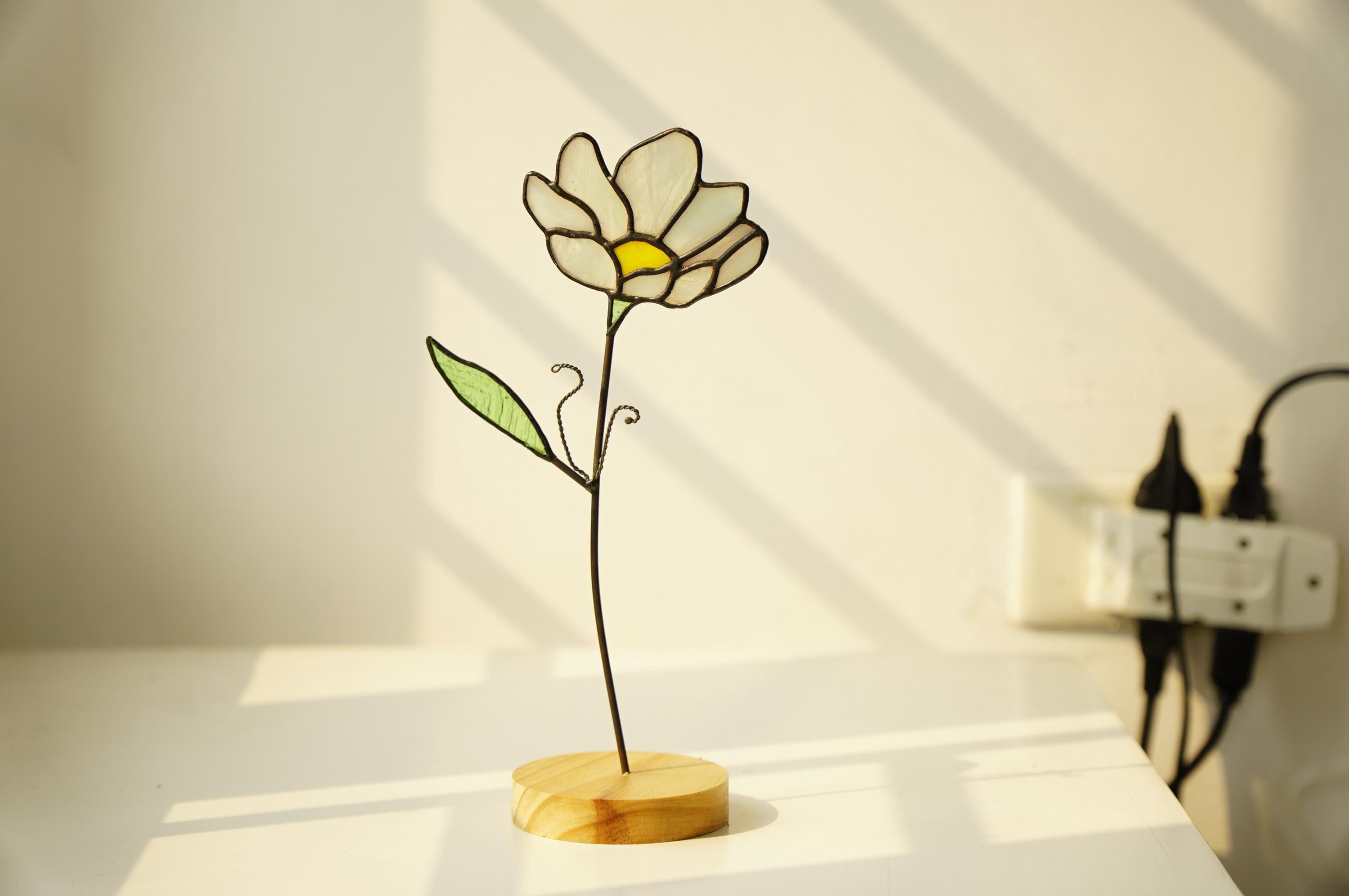 Daisy Stained Glass Flower - Floral Home Decor, Gift for Mom, Teacher, Birthday, Suncatcher, Wall Art, Faux Stained Glass Panel