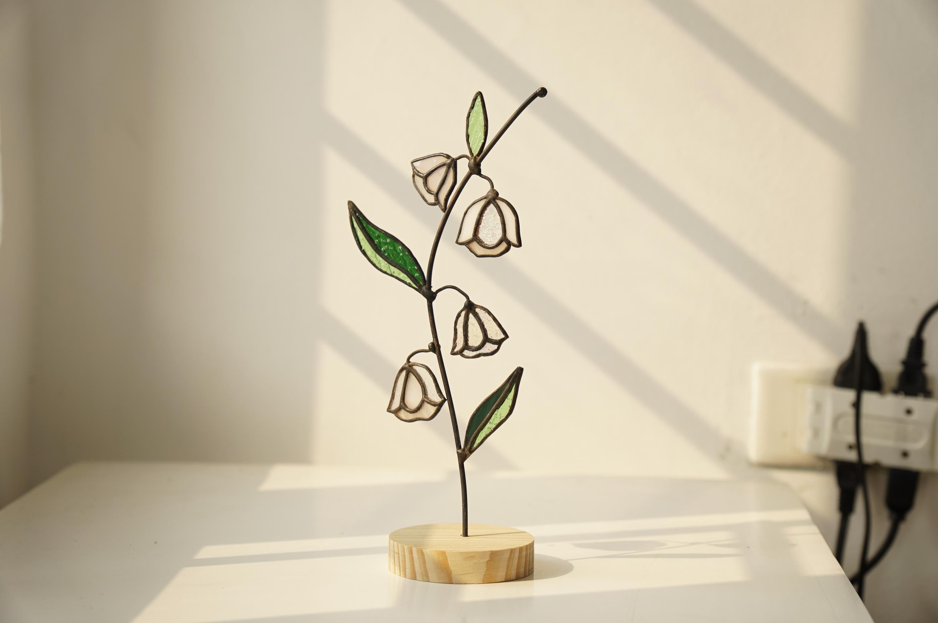 Stained Glass Lily - Charming Home Decor, Window Suncatcher, Thoughtful Gift for Mom, Faux Stained Glass Flower